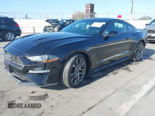 2018 Ford Mustang EcoBoost z VIN 1FA6P8TH4J5104877, wystawiony jako IAAI lot #42188807 z przebiegiem 60 967 mil mil oraz . Historia ofert i sprzedaży dostępna na DreamBid. Obrazek 2.
