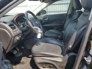 2017 Jeep Compass Trailhawk z VIN 3C4NJDDB4HT649028, wystawiony jako Copart lot #58652795 z przebiegiem 70 630 mil mil oraz Szkoda całkowita • Salvage title. Historia ofert i sprzedaży dostępna na DreamBid. Obrazek 7.