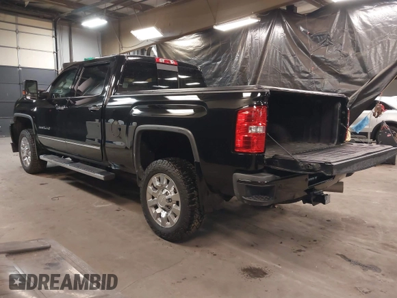 2019 GMC Sierra 2500HD Denali with VIN 1GT12SEY6KF105182, listed as a IAAI auction lot 41522040 with 47,124 mi miles. Bid and sale history available at carsss.com. Image 3.