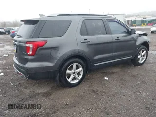 2017 Ford Explorer XLT z VIN 1FM5K8D81HGC44477, wystawiony jako IAAI lot #42017272 z przebiegiem Nie podano mil oraz . Historia ofert i sprzedaży dostępna na DreamBid. Obrazek 4.
