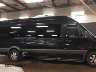 2015 Mercedes-Benz Sprinter Passenger with VIN WDZPE8CC1FP134956, listed as a IAAI auction lot 41388855 with 27,998 mi miles. Bid and sale history available at carsss.com. Image 13.