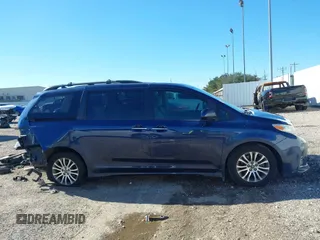 2018 Toyota Sienna XLE Auto Access Seat with VIN 5TDYZ3DC5JS914497, listed as a IAAI auction lot 41206120 with 208,996 mi miles. Bid and sale history available at carsss.com. Image 14.