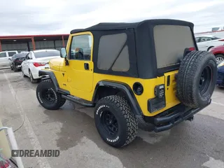 2000 Jeep Wrangler SE with VIN 1J4FA29P2YP797156, listed as a IAAI auction lot 41517183 with 114,236 mi miles. Bid and sale history available at carsss.com. Image 3.