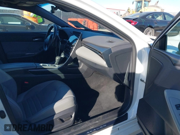 2019 Toyota Avalon XLE z VIN 4T1BZ1FB2KU008198, wystawiony jako IAAI lot #41144894 z przebiegiem 90 477 mil mil oraz . Historia ofert i sprzedaży dostępna na DreamBid. Obrazek 5.