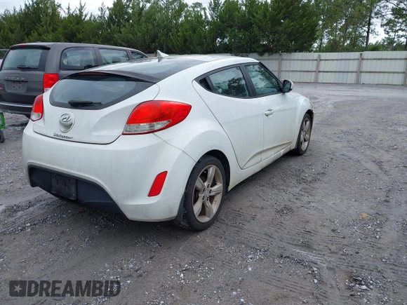 2013 Hyundai Veloster w/Black Int с VIN KMHTC6AD9DU155259, выставлен на аукционе IAAI как лот 42361365 с пробегом 261 896 миль миль и . История ставок и продаж доступна на DreamBid. Изображение 4.