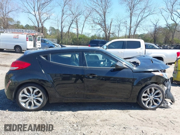 2013 Hyundai Veloster w/Gray Int with VIN KMHTC6AD9DU137473, listed as a IAAI auction lot 41846203 with 67,781 mi miles. Bid and sale history available at carsss.com. Image 13.