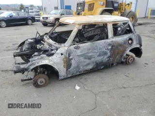 2009 MINI Hardtop S with VIN WMWMF735X9TW84113, listed as a Copart auction lot 43036275 with Not Provided miles and Non Repairable. Bid and sale history available at DreamBid. Image 1.