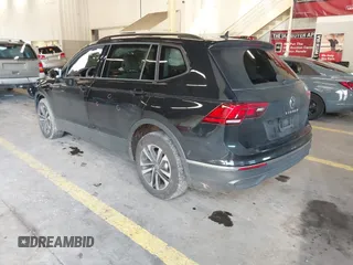 2023 Volkswagen Tiguan S z VIN 3VVRB7AX6PM069001, wystawiony jako IAAI lot #41193316 z przebiegiem 21 586 mil mil oraz . Historia ofert i sprzedaży dostępna na DreamBid. Obrazek 3.