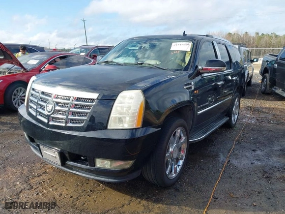 2007 Cadillac Escalade with VIN 1GYFK63857R273492, listed as a IAAI auction lot 41737559 with 138,911 mi miles. Bid and sale history available at carsss.com. Image 2.
