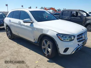 2022 Mercedes-Benz GLC with VIN W1N0G8DB4NG087818, listed as a IAAI auction lot 41631801 with 27,504 mi miles. Bid and sale history available at carsss.com. Image 1.