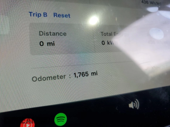 2025 Tesla Model 3 Long Range with VIN 5YJ3E1EA8SF890337, listed as a Copart auction lot 45023425 with 1,765 mi miles and Salvage Title. Bid and sale history available at DreamBid. Image 9.