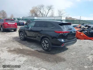 2021 Toyota Highlander XLE with VIN 5TDGZRBH6MS072433, listed as a IAAI auction lot 41894279 with 60,007 mi miles. Bid and sale history available at carsss.com. Image 3.