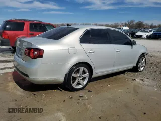 2010 Volkswagen Jetta TDI z VIN 3VWRL7AJ6AM171457, wystawiony jako Copart lot #50009485 z przebiegiem 221 041 mil mil oraz Szkoda całkowita • Salvage title. Historia ofert i sprzedaży dostępna na DreamBid. Obrazek 3.