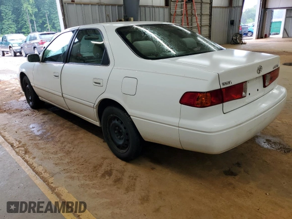 2001 Toyota Camry CE z VIN 4T1BG22K11U800794, wystawiony jako Copart lot #58505215 z przebiegiem 208 798 mil mil oraz Czysty tytuł • Clean title. Historia ofert i sprzedaży dostępna na DreamBid. Obrazek 2.