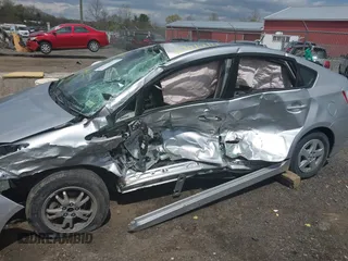 2011 Toyota Prius I with VIN JTDKN3DU4B5331470, listed as a IAAI auction lot 42012113 with 1 mi miles. Bid and sale history available at carsss.com. Image 6.