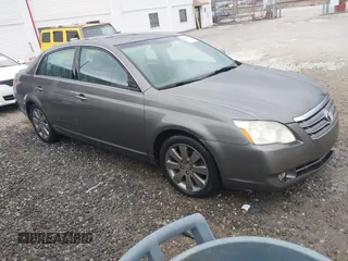 2005 Toyota Avalon XL with VIN 4T1BK36B25U040315, listed as a IAAI auction lot 41708153 with 282,245 mi miles and . Bid and sale history available at carsss.com. Image 1.