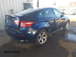 2013 BMW X6 xDrive50i z VIN 5UXFG8C51DL591955, wystawiony jako IAAI lot #41392374 z przebiegiem 112 899 mil mil oraz . Historia ofert i sprzedaży dostępna na DreamBid. Obrazek 4.
