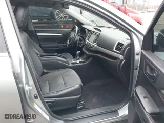 2016 Toyota Highlander LE with VIN 5TDBKRFH5GS293356, listed as a IAAI auction lot 41672399 with 102,891 mi miles. Bid and sale history available at carsss.com. Image 5.
