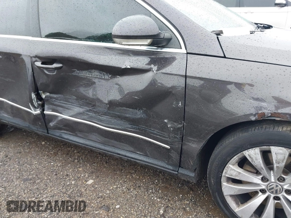 2008 Volkswagen Passat Komfort with VIN WVWAK73C88P052203, listed as a IAAI auction lot 42461111 with 197,988 mi miles and . Bid and sale history available at DreamBid. Image 6.