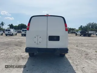 2012 GMC Savana Cargo z VIN 1GTW7FCA5C1190843, wystawiony jako IAAI lot #42161814 z przebiegiem 309 444 mil mil oraz . Historia ofert i sprzedaży dostępna na DreamBid. Obrazek 16.
