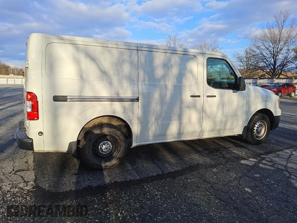 2017 Nissan NV Cargo S z VIN 1N6BF0KM2HN803511, wystawiony jako Copart lot #86592964 z przebiegiem 120 174 mil mil oraz Czysty tytuł • Clean title. Historia ofert i sprzedaży dostępna na DreamBid. Obrazek 3.