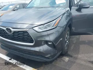 2024 Toyota Highlander LE z VIN 5TDKDRAH3RS543441, wystawiony jako IAAI lot #42429440 z przebiegiem 9 086 mil mil oraz . Historia ofert i sprzedaży dostępna na DreamBid. Obrazek 6.