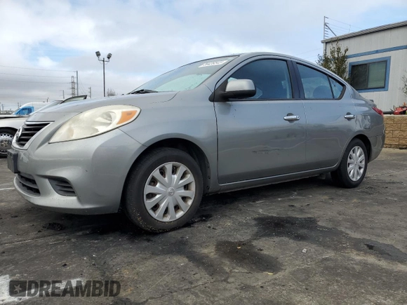 2014 Nissan Versa SV with VIN 3N1CN7AP6EL830501, listed as a Copart auction lot 44570275 with 92,211 mi miles and Clean Title. Bid and sale history available at carsss.com. Image 1.