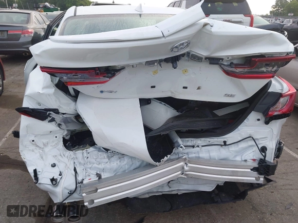 2025 Toyota Camry LE z VIN 4T1DAACK7SU152544, wystawiony jako IAAI lot #42489001 z przebiegiem 1 308 mil mil oraz . Historia ofert i sprzedaży dostępna na DreamBid. Obrazek 6.
