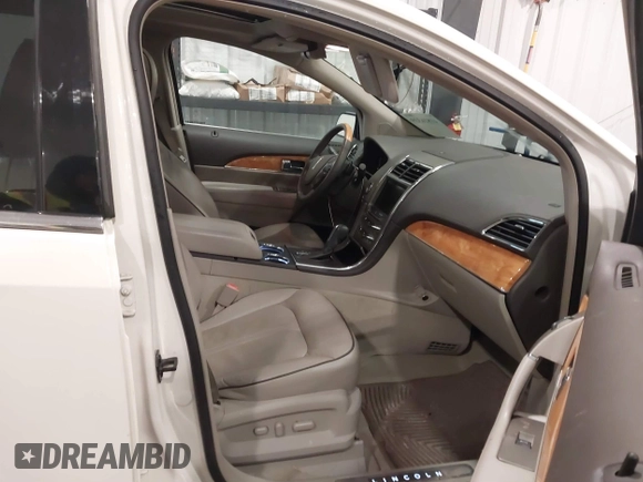 2013 Lincoln MKX with VIN 2LMDJ8JK4DBL60499, listed as a IAAI auction lot 41816339 with 132,061 mi miles. Bid and sale history available at carsss.com. Image 5.