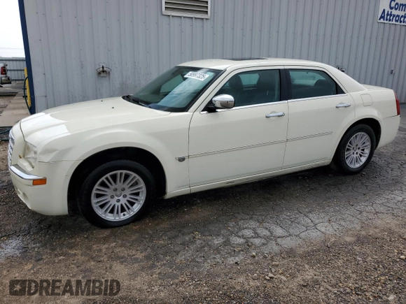 2005 Chrysler 300 with VIN 2C3JA63H95H142411, listed as a Copart auction lot 50997325 with 181,958 mi miles and Clean Title. Bid and sale history available at carsss.com. Image 1.