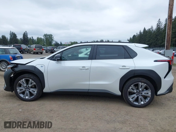2023 Subaru Solterra Premium z VIN JTMABABA6PA031333, wystawiony jako IAAI lot #42267317 z przebiegiem 9 961 mil mil oraz . Historia ofert i sprzedaży dostępna na DreamBid. Obrazek 14.