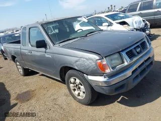 2000 Nissan Frontier 2WD XE with VIN 1N6DD26S7YC364708, listed as a IAAI auction lot 42084757 with 1 mi miles. Bid and sale history available at carsss.com. Image 1.