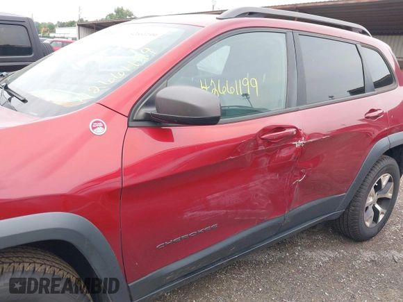 2015 Jeep Cherokee Trailhawk with VIN 1C4PJMBS6FW575517, listed as a IAAI auction lot 42661199 with 299,166 mi miles and . Bid and sale history available at DreamBid. Image 6.