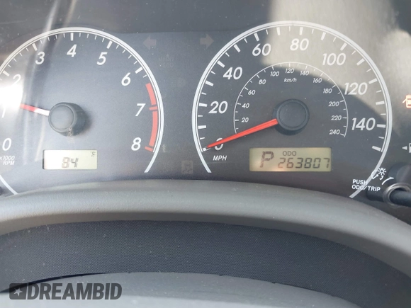 2010 Toyota Corolla z VIN 1NXBU4EE3AZ235670, wystawiony jako IAAI lot #42730266 z przebiegiem 263 807 mil mil oraz . Historia ofert i sprzedaży dostępna na DreamBid. Obrazek 7.