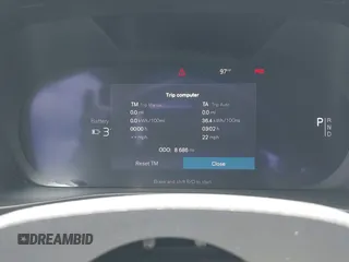 2024 Volvo C40 Plus z VIN YV4ER3GL0R2104189, wystawiony jako IAAI lot #42113357 z przebiegiem 8 686 mil mil oraz . Historia ofert i sprzedaży dostępna na DreamBid. Obrazek 7.