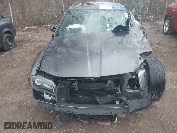 2015 Chrysler 300 S z VIN 2C3CCAGGXFH793040, wystawiony jako IAAI lot #41838875 z przebiegiem 154 813 mil mil oraz . Historia ofert i sprzedaży dostępna na DreamBid. Obrazek 16.