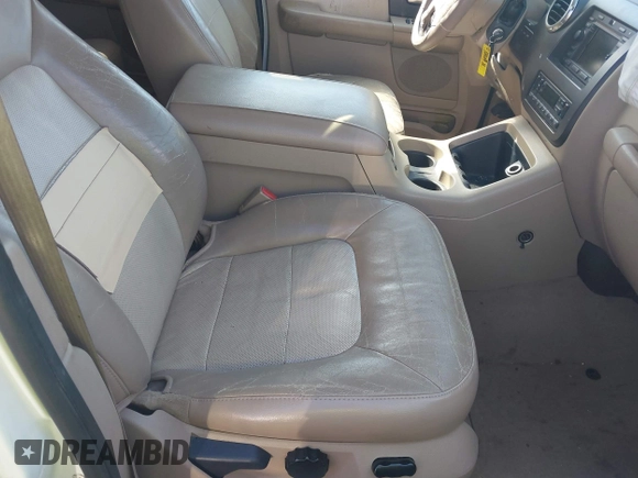 2004 Ford Expedition Eddie Bauer with VIN 1FMPU17L64LB55970, listed as a IAAI auction lot 41883203 with 319,583 mi miles. Bid and sale history available at carsss.com. Image 5.