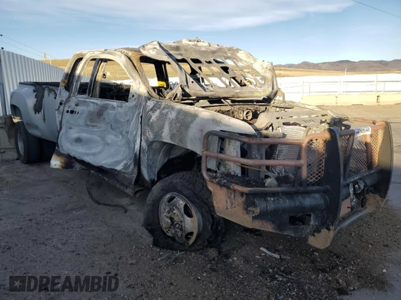 2014 Chevrolet Silverado 3500HD LTZ z VIN 1GC4K1C85EF117886, wystawiony jako Copart lot #50404755 z przebiegiem Nie podano mil oraz Nie do naprawy • Non repairable. Historia ofert i sprzedaży dostępna na DreamBid. Obrazek 4.