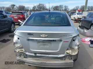 2012 Chevrolet Sonic LTZ z VIN 1G1JE5SB8C4210627, wystawiony jako IAAI lot #41662225 z przebiegiem 72 358 mil mil oraz . Historia ofert i sprzedaży dostępna na DreamBid. Obrazek 17.