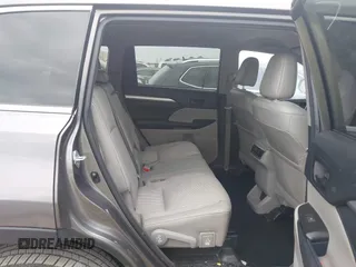 2018 Toyota Highlander LE with VIN 5TDZZRFH0JS236919, listed as a IAAI auction lot 42642151 with 121,266 mi miles and . Bid and sale history available at DreamBid. Image 8.