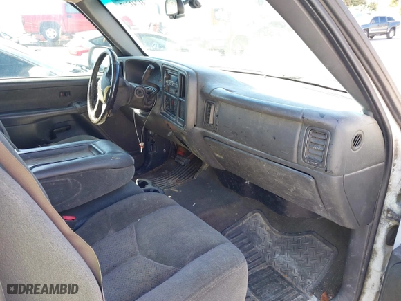 2003 Chevrolet Silverado 1500 LS with VIN 2GCEC19V331221635, listed as a IAAI auction lot 41741397 with 491,899 mi miles. Bid and sale history available at carsss.com. Image 5.