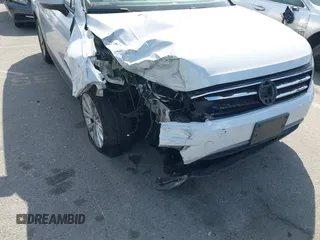 2019 Volkswagen Tiguan S z VIN 3VV1B7AX0KM062437, wystawiony jako IAAI lot #41906720 z przebiegiem 45 157 mil mil oraz . Historia ofert i sprzedaży dostępna na DreamBid. Obrazek 6.