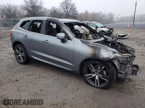2018 Volvo XC60 Momentum with VIN LYV102RK8JB121710, listed as a Copart auction lot 84376034 with Not Provided miles and Salvage Title. Bid and sale history available at carsss.com. Image 4.