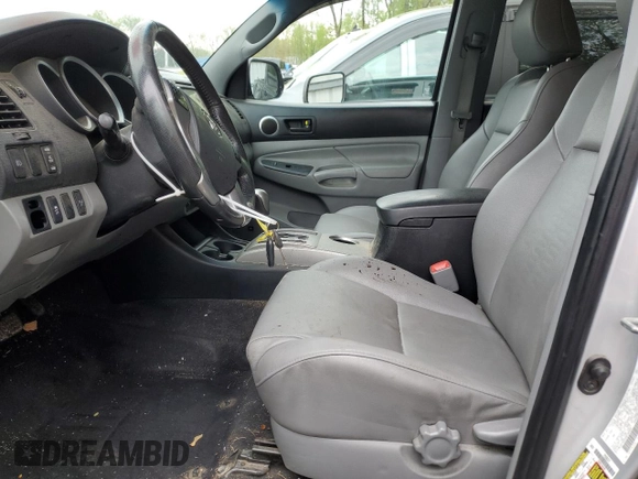 2013 Toyota Tacoma z VIN 5TFMU4FN5DX010469, wystawiony jako Copart lot #55607015 z przebiegiem 140 849 mil mil oraz Szkoda całkowita • Salvage title. Historia ofert i sprzedaży dostępna na DreamBid. Obrazek 7.
