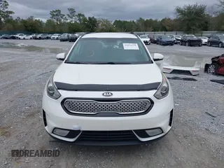 2017 Kia Niro Touring Launch Edition with VIN KNDCC3LC6H5055398, listed as a IAAI auction lot 41654328 with 172,314 mi miles. Bid and sale history available at carsss.com. Image 13.