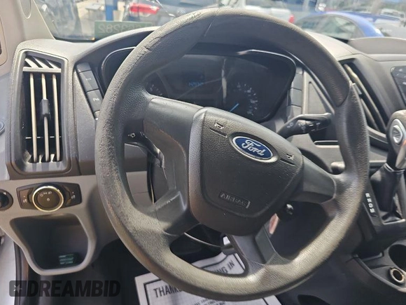2017 Ford Transit Cargo z VIN 1FTYE1CMXHKA48291, wystawiony jako IAAI lot #42731289 z przebiegiem 142 973 mil mil oraz . Historia ofert i sprzedaży dostępna na DreamBid. Obrazek 18.