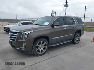 2015 Cadillac Escalade Luxury z VIN 1GYS3MKJ9FR725818, wystawiony jako IAAI lot #41596731 z przebiegiem 224 246 mil mil oraz . Historia ofert i sprzedaży dostępna na DreamBid. Obrazek 2.