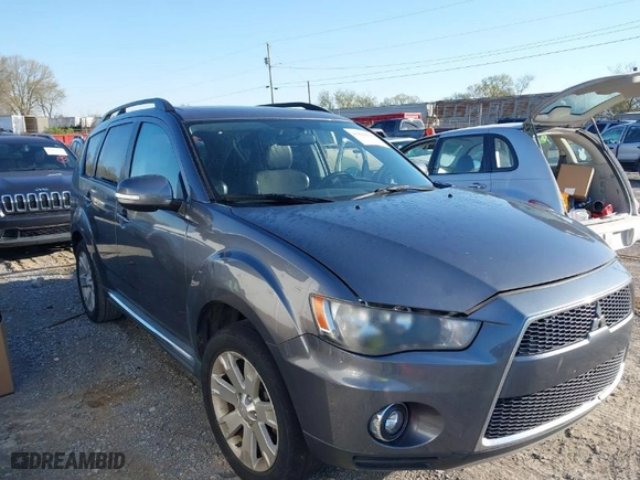 2011 Mitsubishi Outlander SE with VIN JA4AS3AW7BU020710, listed as a IAAI auction lot 41886025 with 195,234 mi miles. Bid and sale history available at carsss.com. Image 1.