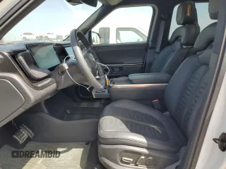 2023 Rivian R1S Adventure z VIN 7PDSGBBA5PN024306, wystawiony jako Copart lot #53980375 z przebiegiem 10 389 mil mil oraz Szkoda całkowita • Salvage title. Historia ofert i sprzedaży dostępna na DreamBid. Obrazek 7.