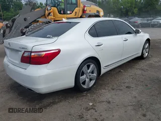 2012 Lexus LS 460 L z VIN JTHGL5EF3C5045004, wystawiony jako IAAI lot #42466634 z przebiegiem Nie podano mil oraz . Historia ofert i sprzedaży dostępna na DreamBid. Obrazek 4.